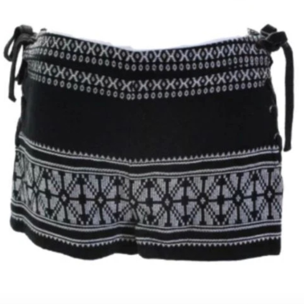 ♥️… SEA New York Black White Embroidered Linen Shorts